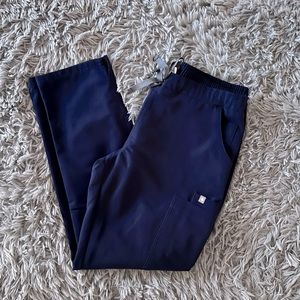 Figs Navy Yola pants in small petite